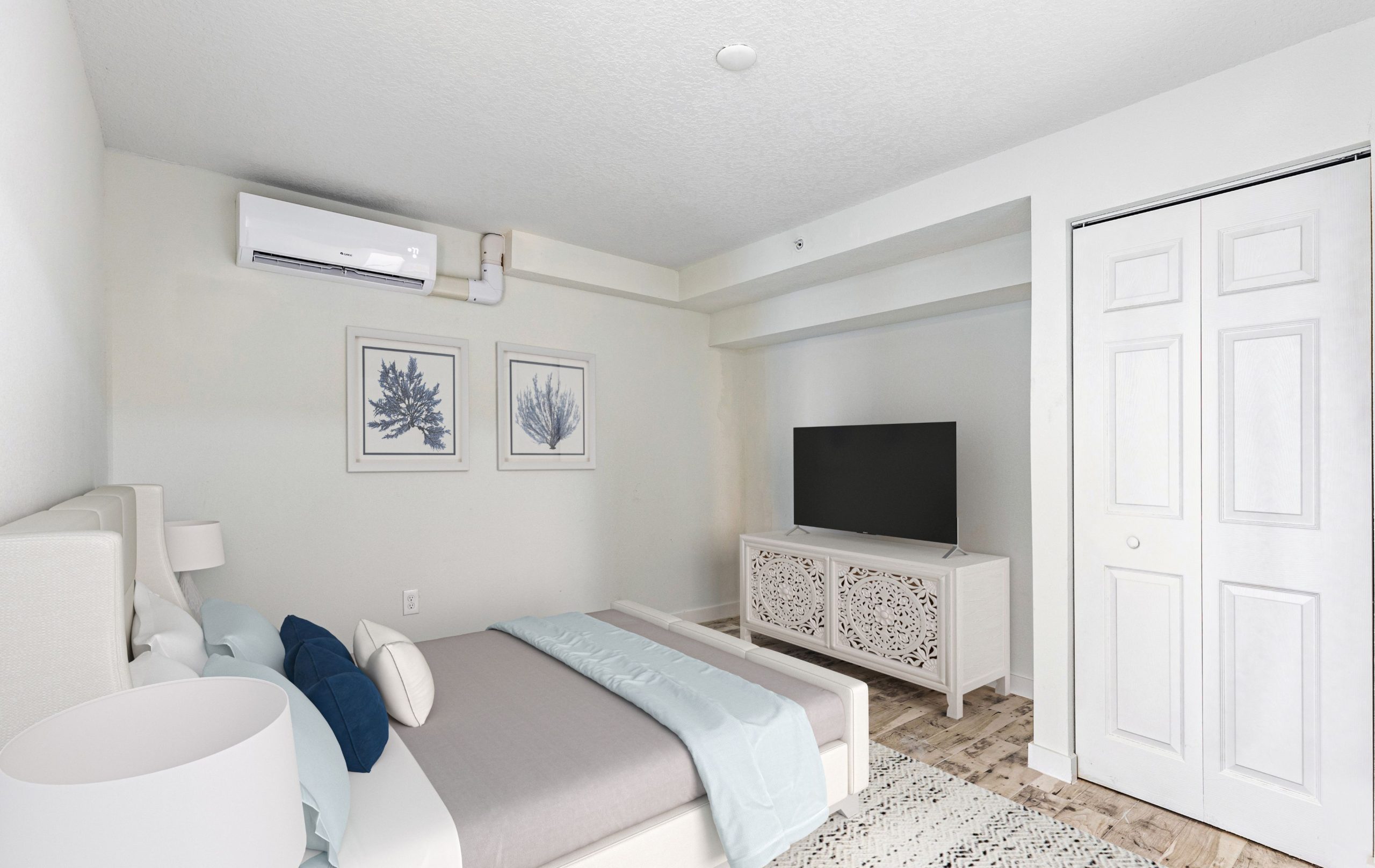 bedroom with closet